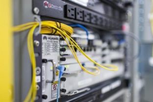 芯片股集體狂歡 是自信還是自戀？——集成電路設(shè)計(jì)熱潮下的冷思考